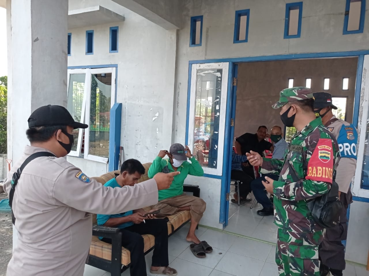 Gelar Operasi Yustisi, Polsek Langgam Disiplinkan Warga di Masa AKB