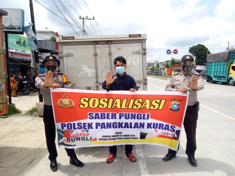 Polsek Pangkalan Kuras Polres Pelalawan Lakukan Sosialisasi Saber Pungli kepada Sopir Mobil Box