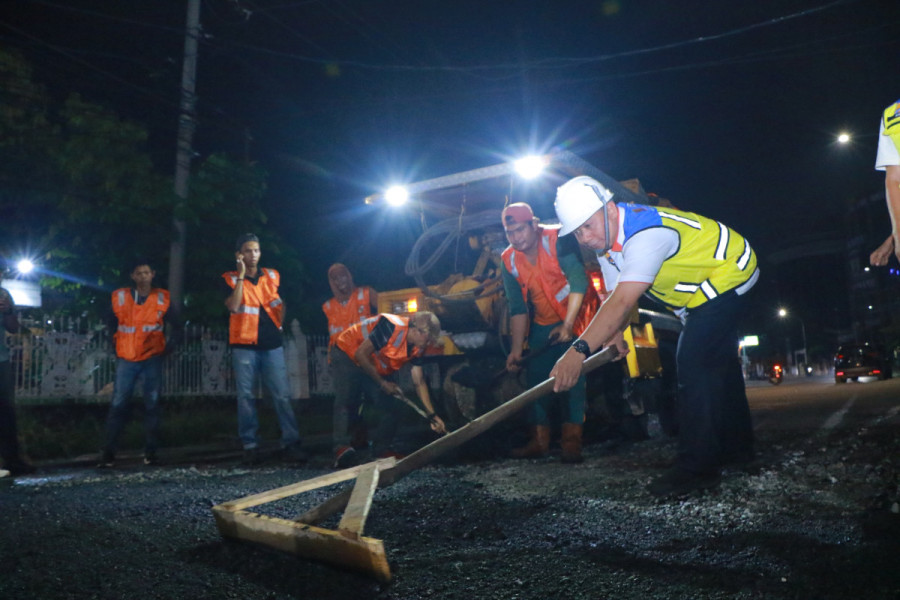 Baru Dilantik, Wawako Pekanbaru Langsung Tinjau Perbaikan Jalan Berlubang