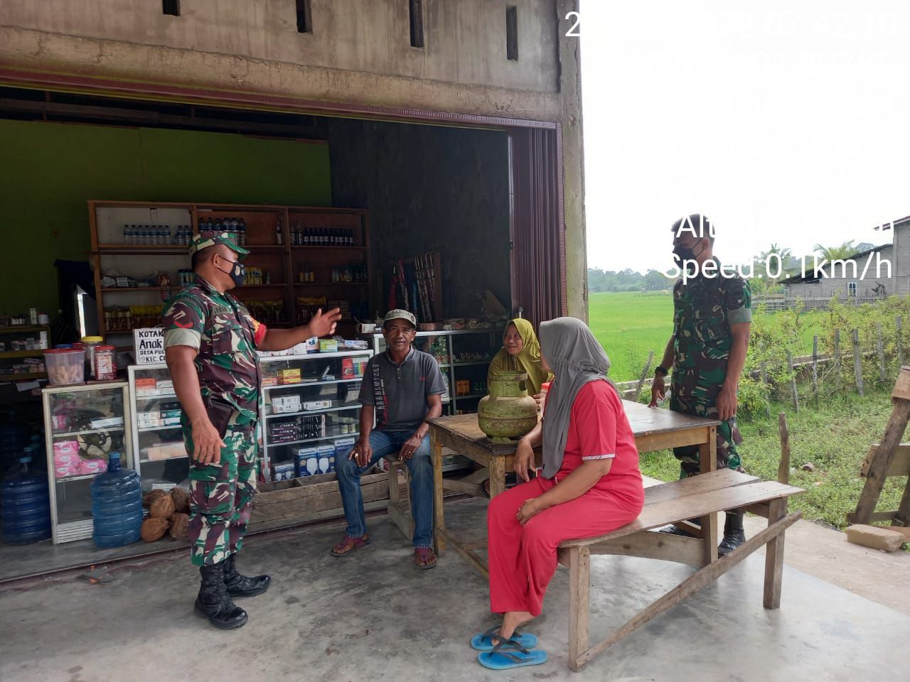 Dengan Pendekatan Yang Tepat Babinsa Koramil 06/Cerenti Dim 0302/Inhu Ingatkan Warga Binaannya Tentang Prokes Covid-19 di Desa Kampung Baru Timur Kecamatan Cerenti 