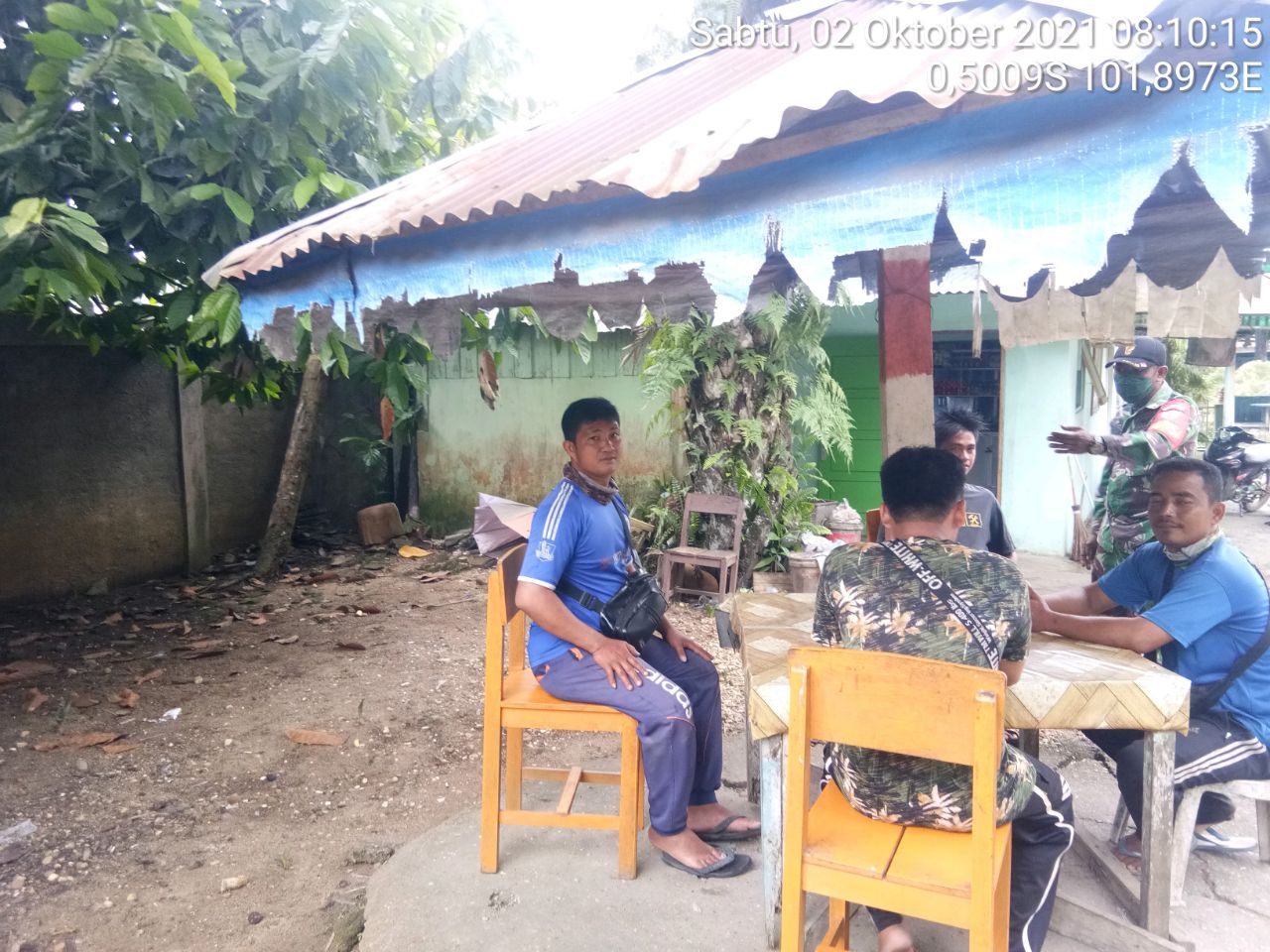 Eratkan Keharmonisan Dengan Warga Binaan, Babinsa Koramil 06/Cerenti Dim 0302 /Inhu Laksanakan Komsos