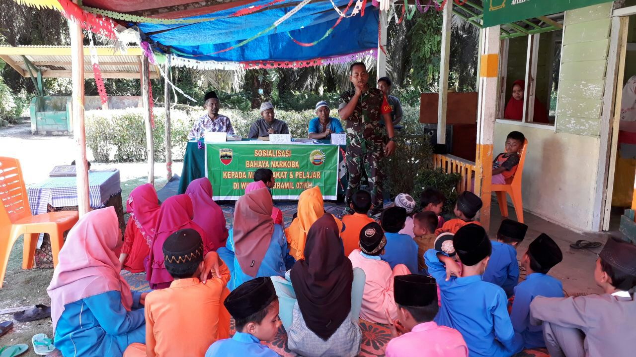 Pelda Suparno Sosialisasikan Bahaya Narkoba Kepada Pelajar Dan Masyarakat Desa Pulau Kulur