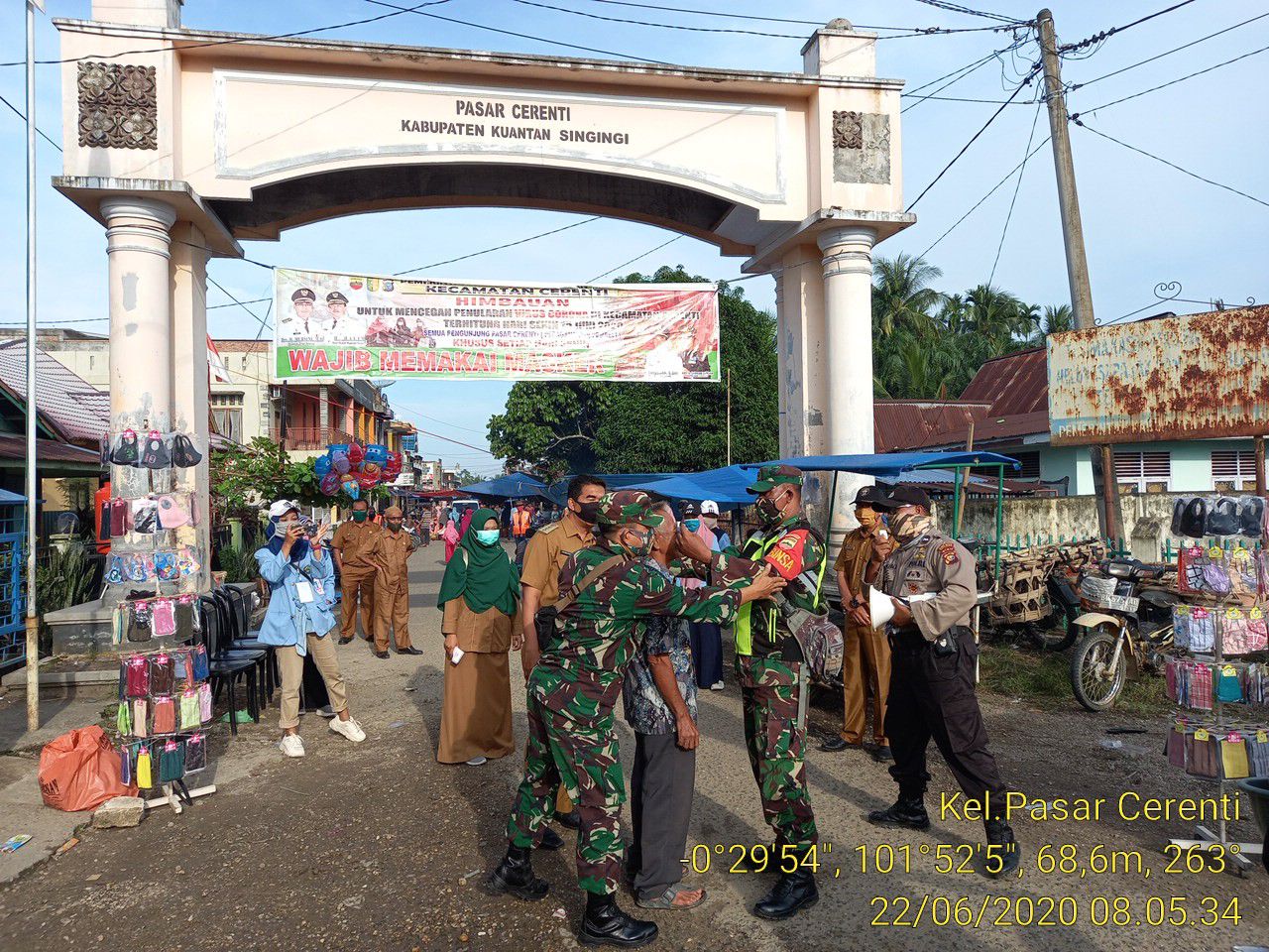 Personil Koramil 06/Cerenti Dim 0302/Inhu Lakukan Penerapan Dan Pengawasan Protokol Kesehatan Covid-19. 