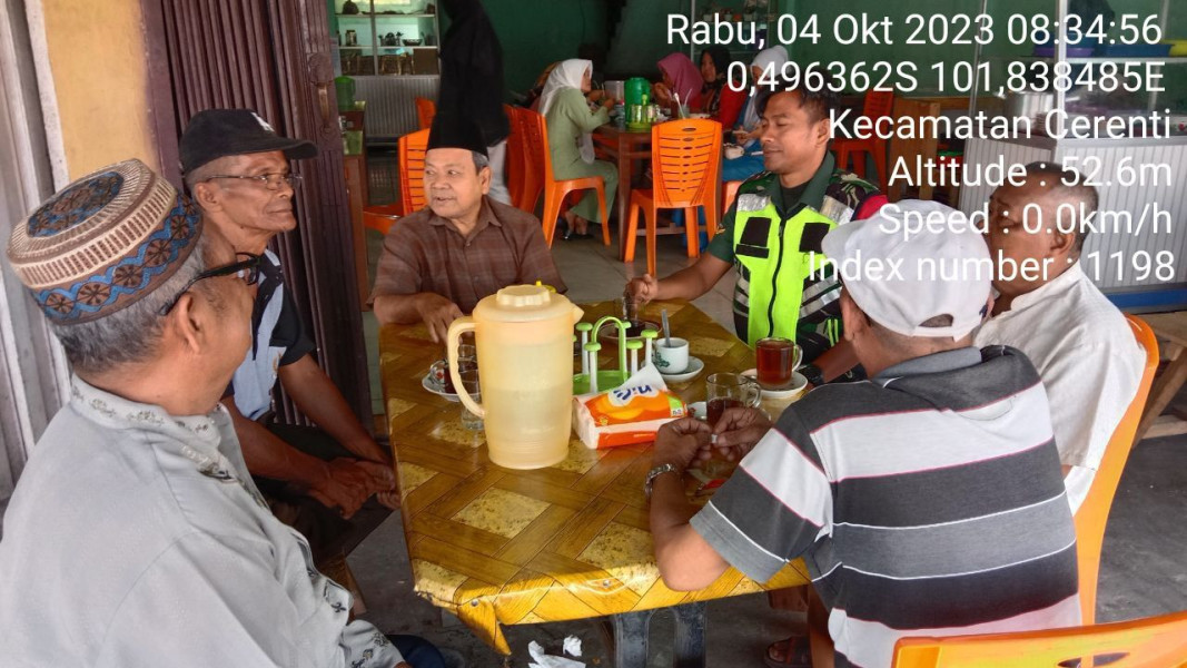 Serda Jama Anur, Babinsa Koramil 06/Cerenti Kodim 0302/Inhu Lakukan Komsos Di Kampung Pancasila