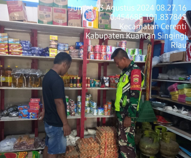 Babinsa Koramil 06/Cerenti Kodim 0302/Inhu Pastikan Harga Sembako Di Warung Dan Kios Milik Warga di Wilayah Teritorialnya 