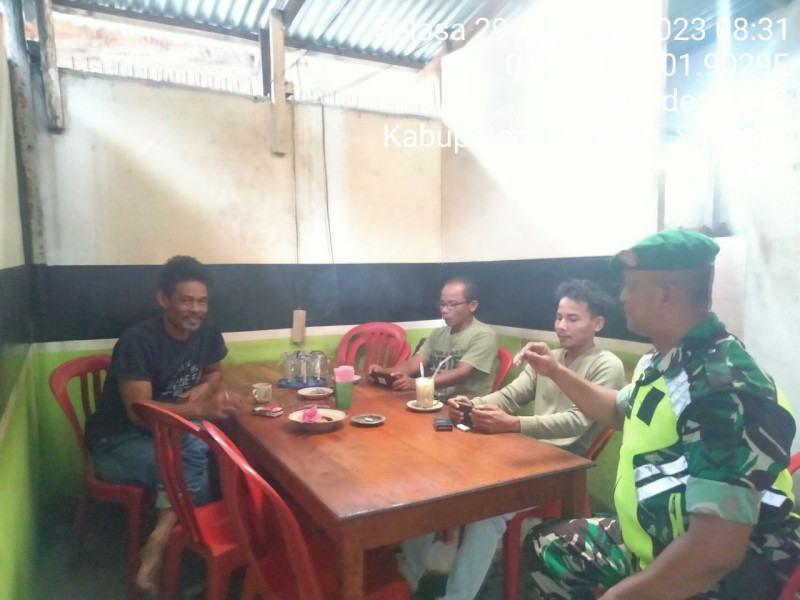 Jaga Kamtibmas Babinsa Koramil 06/Cerenti Kodim 0302/Inhu Komsos Dengan Warga Binaan