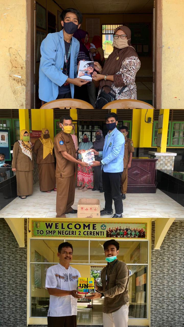 Tim Pengabdian Kukerta Balek Kampung UNRI Menyerahkan Buku Hasil Donasi Ke Sekolah Yang Berada Di Desa Pulau Panjang Cerenti