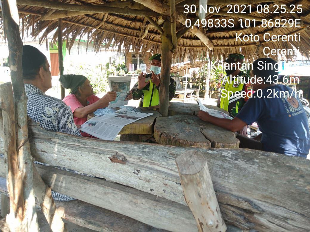 Babinsa Koramil 06/Cerenti Kodim 0302/Inhu Himbau Warga Supaya Patuhi Prokes Covid-19 