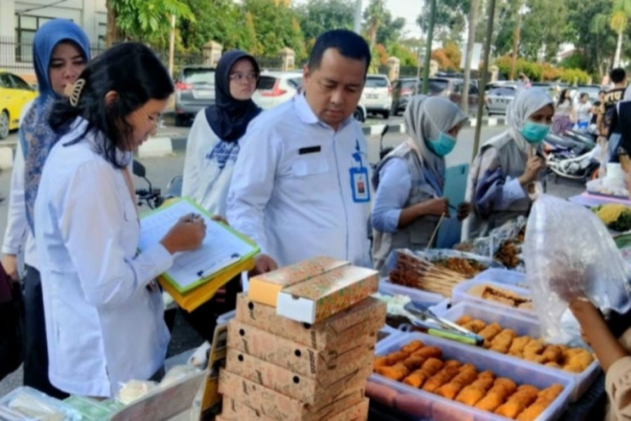 BBPOM Pekanbaru Uji Sampel Makanan di Pasar Takjil, Hasilnya Aman Dikonsumsi