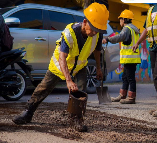 PUPR Lakukan Tambal Sulam di Beberapa Titik Ruas Jalan Kota Pekanbaru