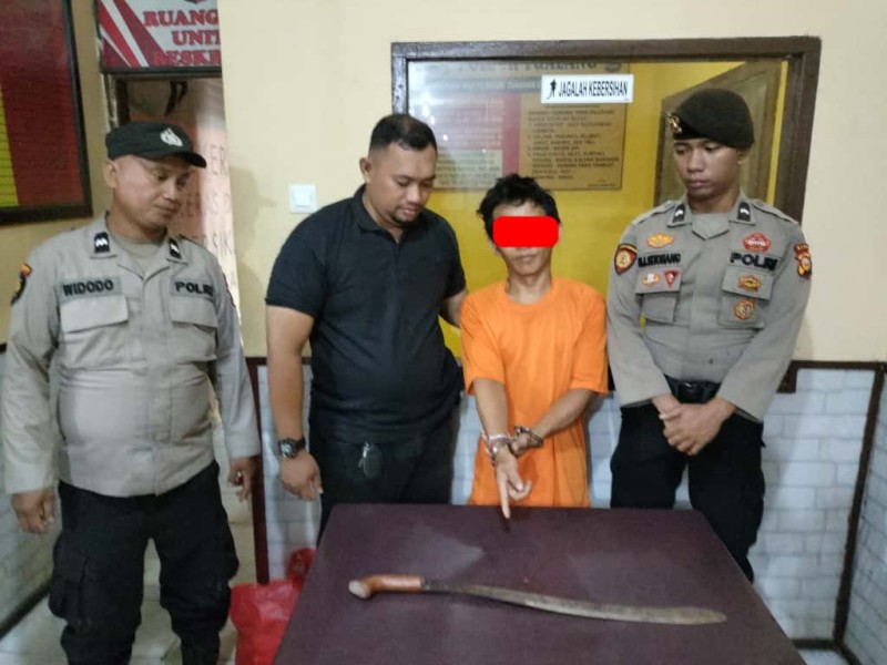 Polisi Ringkus Pria Ngamuk di Siak, Acungkan Parang dan Ancam Bunuh Tetangga