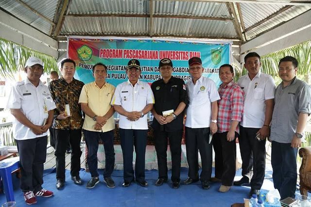 Bupati Inhil Buka Kegiatan PPM Mahasiswa Pascasarjana UR di Desa Pulau Cawan