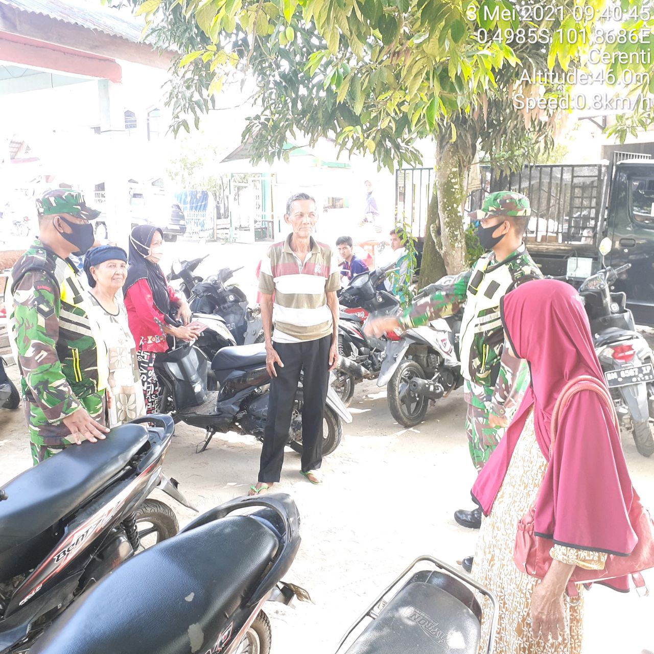 Koramil 06/ Cerenti Kodim 0302/ Inhu Sosialisasi Tentang Protokol Kesehatan di Desa Pulau Busuk