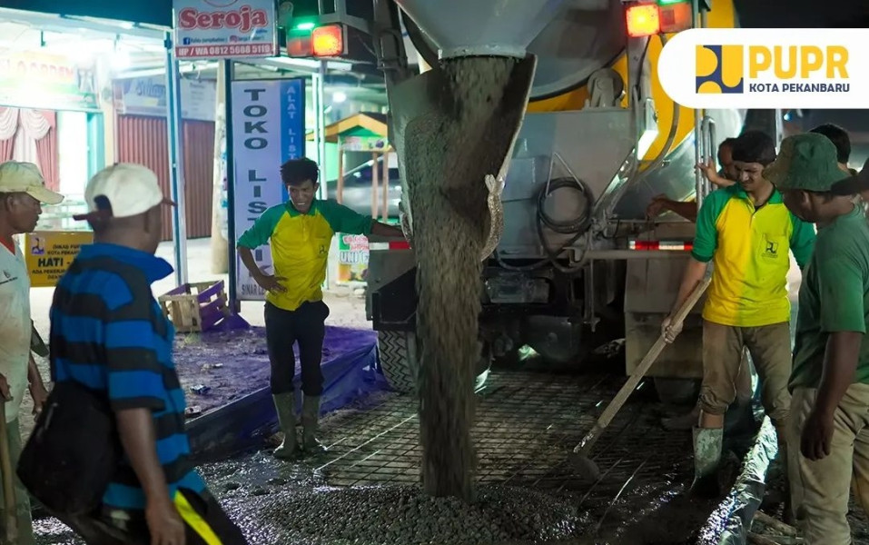 PUPR Pekanbaru Gesa Pengecoran Beton di Proyek Cipta Karya dan Taman Karya Panam