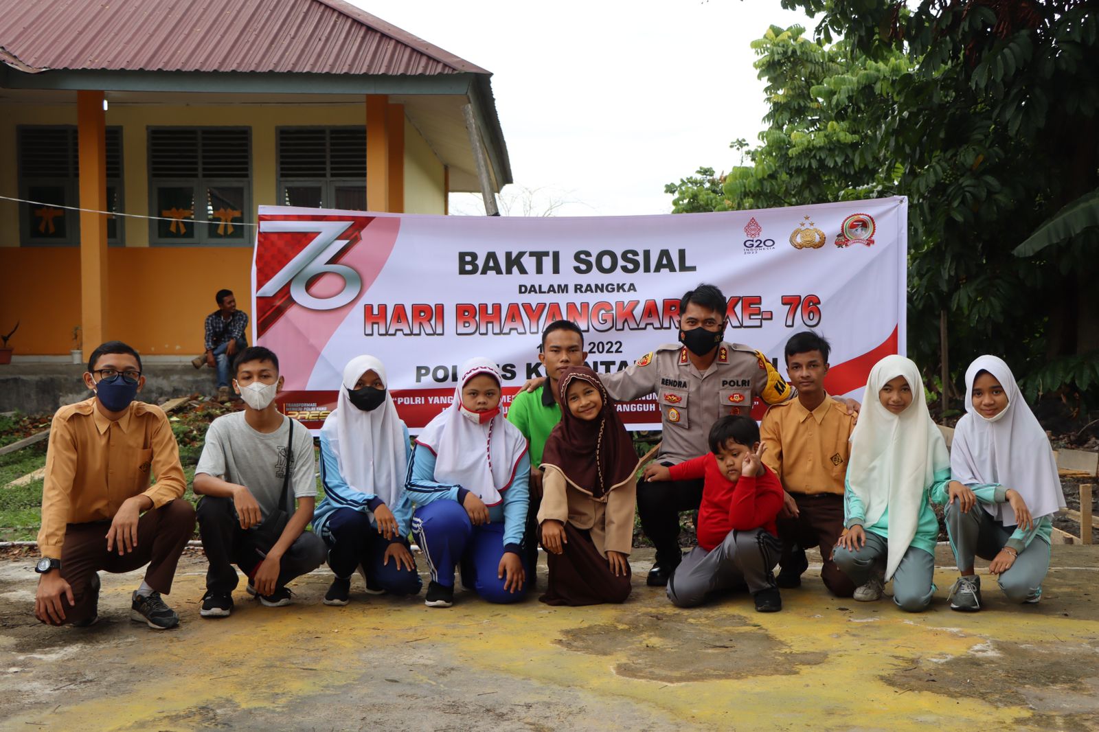 Polres Kuansing Lakukan Kegiatan Bakti Sosial di SLB Negeri Kuantan Singingi  Dalam Rangka Hari Bhayangkara Ke-76 Tahun 2022