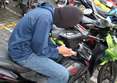 Lupa Cabut Kunci Kontak, Sepeda Motor Nur Hilang di Parkir Gedung Puri Cendana