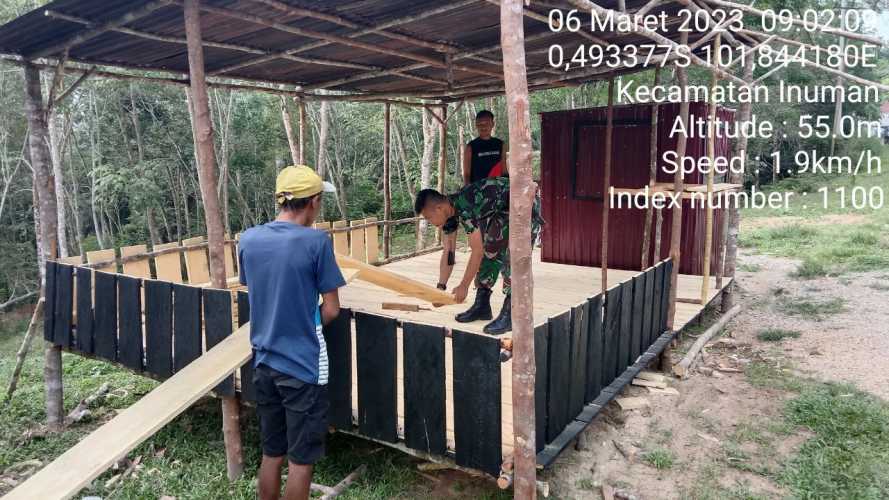 BABINSA Desa Bedeng Sikuran Kecamatan Inuman, Koramil 06/Cerenti Kodim 0302/Inhu Gotong Royong DI Kampung Pancasila