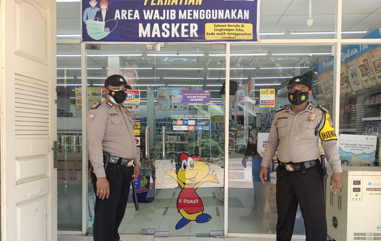 Personel Polsek Kerumutan Sampaikan Pesan Kamtibmas Lewat Patroli Dialogis