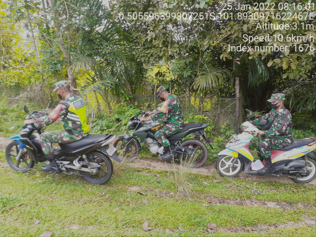 Babinsa Koramil 06/Cerenti Kodim 0302/ Inhu Laksanakan Patroli Untuk Cegah Kebakaran Hutan Dan Lahan di Seberang Pulau Busuk Kecamatan Inuman