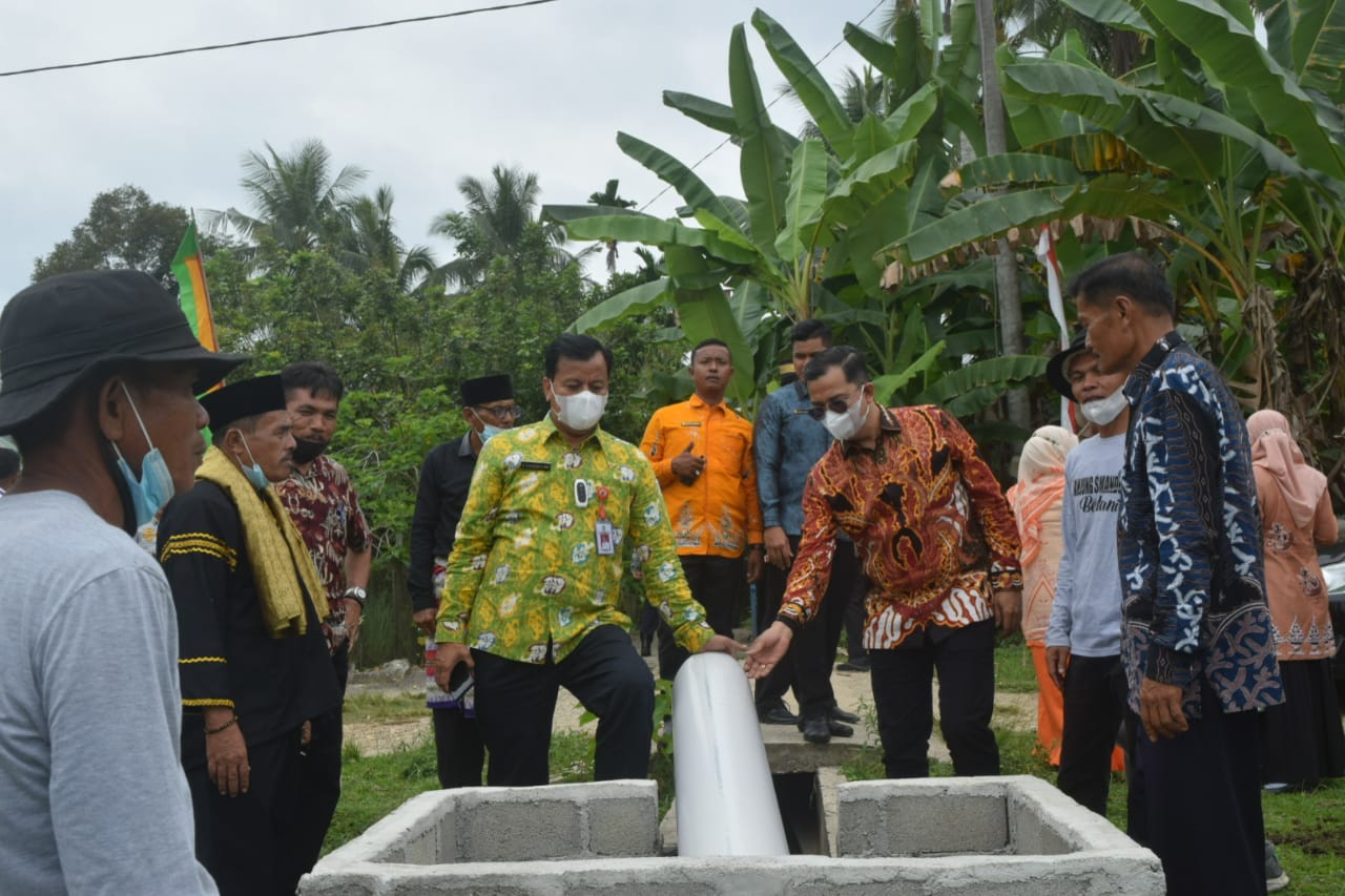 Kades Tanjung Minta Pengaspalan Jalan; PLT Bupati Suhardiman Amby Akan Jadi Skala Prioritas