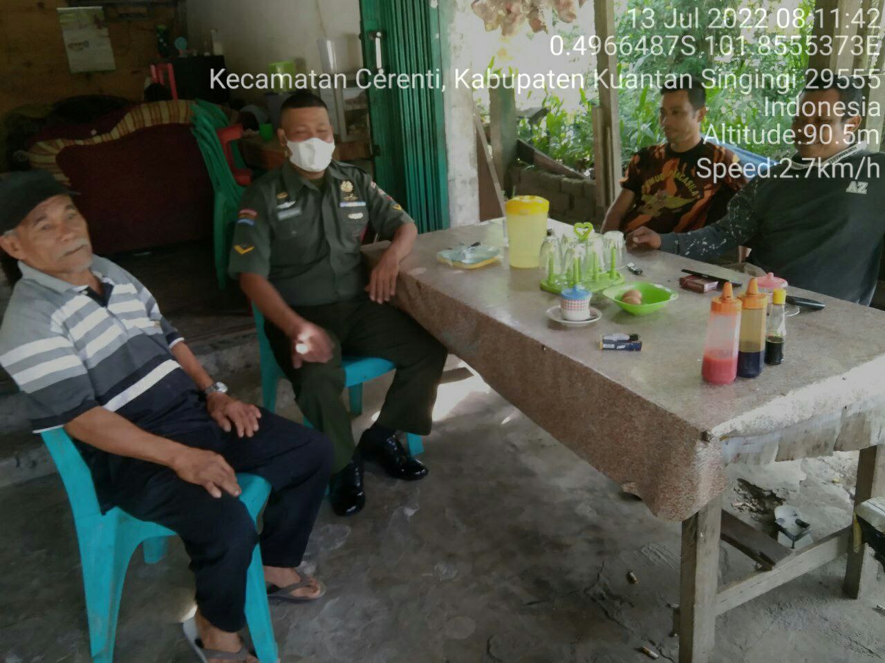 Jalin Keakrapan Babinsa Komsos Dengan Warganya Tumbuhkan Kekompakan Serta Kemanunggalan