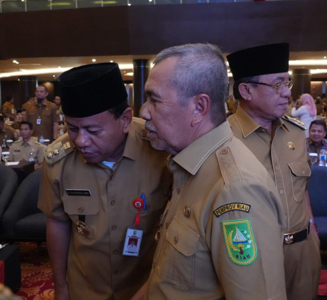 Buka Rakor Dengan Bupati/Walikota Dan Camat Se Provinsi Riau,  Gubri Curhat, Tegaskan Pemerintah Juga Bekerja