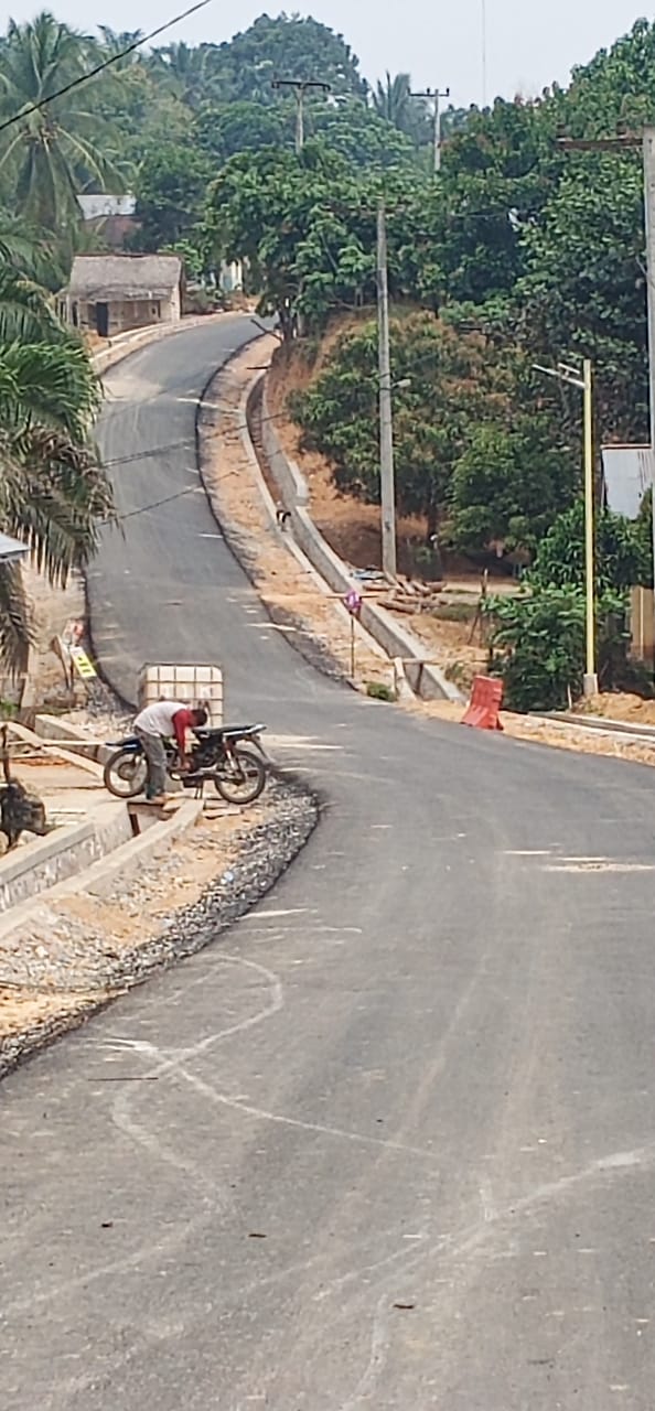 Jalannya Selesai Di Aspal,  Warga LTD dan Kuantan Hilir Sampaikan Apresiasi Pada Bupati