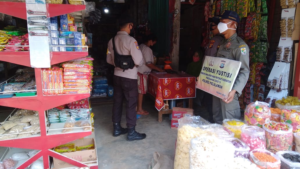 Melalui Yustisi, Polsek Ukui Imbau Pelaku Usaha Ketatkan Penertiban Prokes