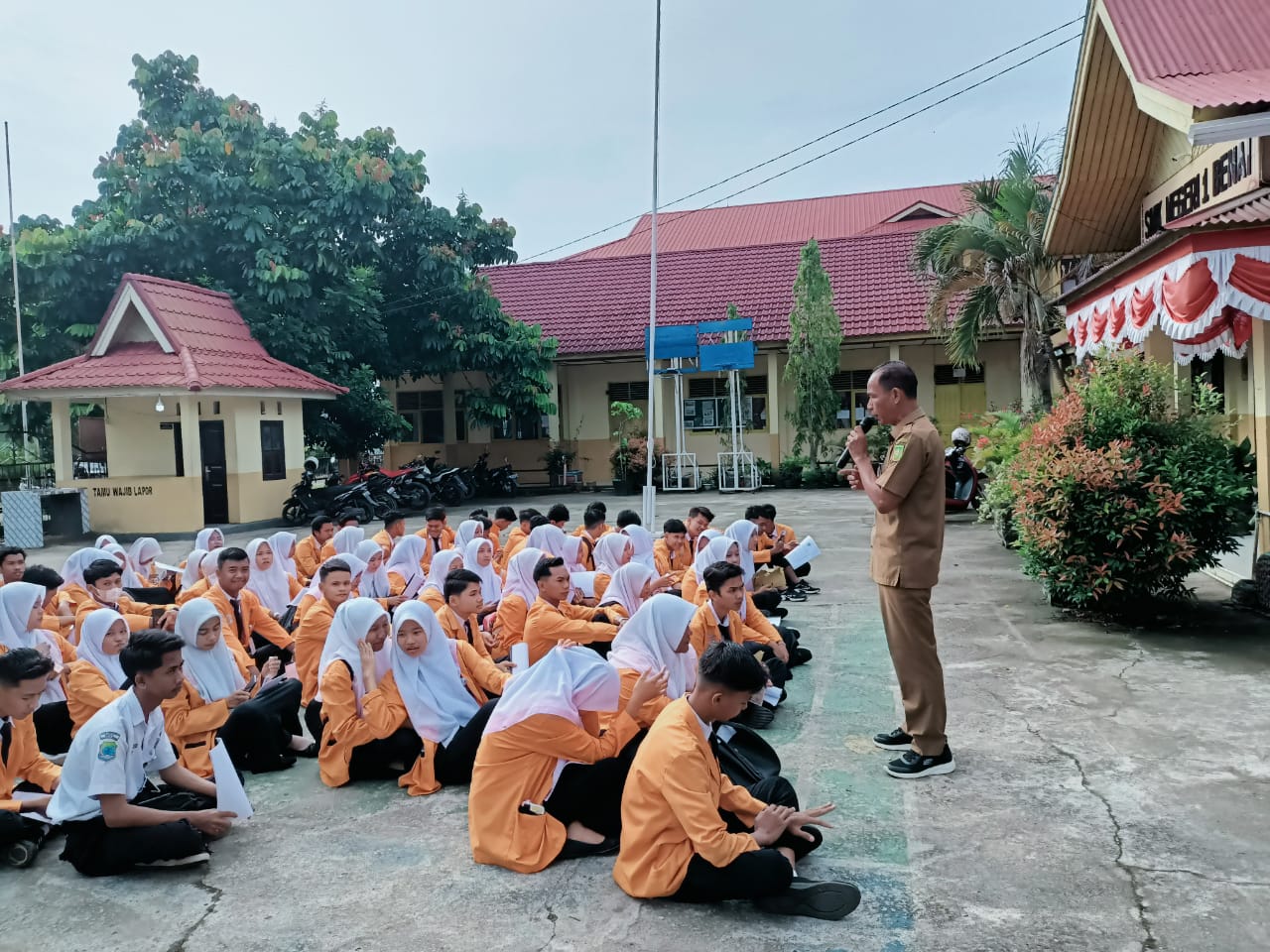 Kepala SMK Negeri 1 Benai Lepas 133 Siswa PKL Tahun 2023, Paling Jauh Ke Dumai