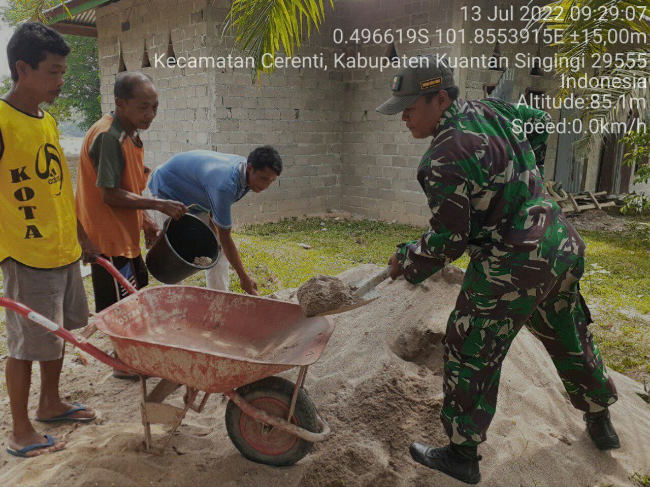 Sertu Heriyus Giatkan Kembali Budaya Gotong Royong Di Desa Binaan