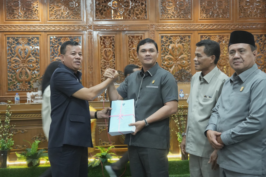 Sampaikan Pidato Pengantar Ranperda APBD 2024;  Bupati Apresiasi Kesungguhan Anggota DPRD Kuansing