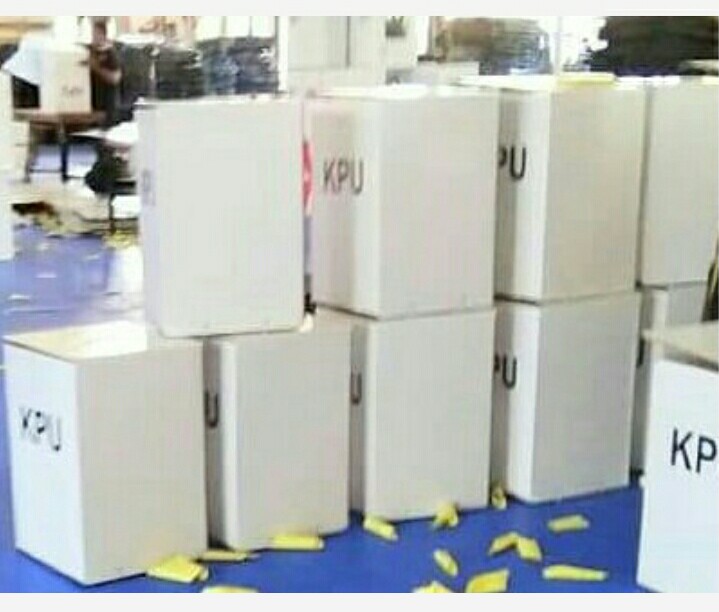 KPU Meranti Rakit Kotak Suara Pemilu 2019, 5 Kotak Sudah Rusak
