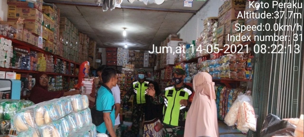 Babinsa Koramil 06/Cerenti Kodim 0302/Inhu Melaksanakan Kegiatan Protokol Kesehatan di Desa Kampung Baru Timur