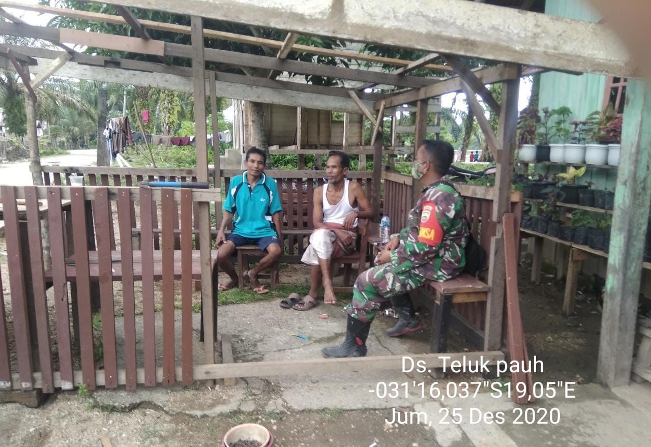 Suasana Pandemi Covid-19, Babinsa Koramil 06 Cerenti Kodim 0302 Inhu Terus Melaksanakan Komsos