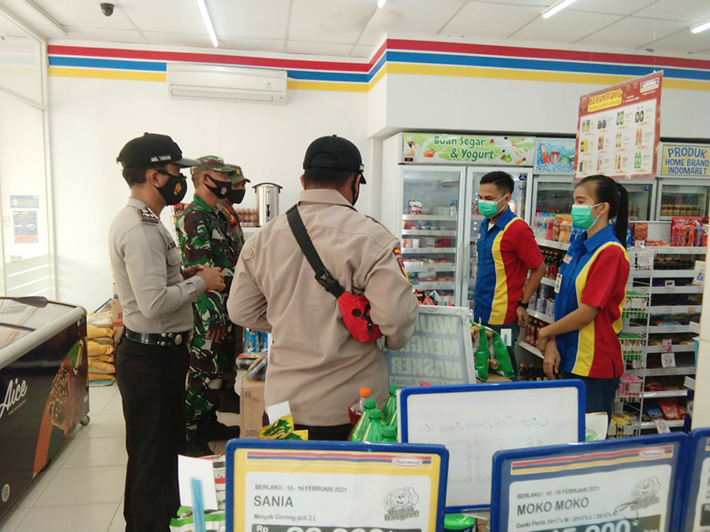 Polsek Kerumutan Pastikan Swalayan Terapkan Prokes