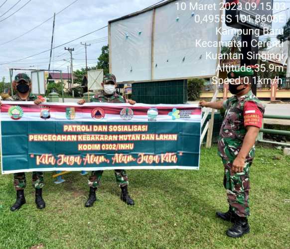Babinsa Koramil 06/Cerenti Dim 0302/Inhu Patroli Dengan Rutinitas Untuk Berikan Sosialisasi Dan Himbauan Tentang Karhutla Oleh Babinsa Diwilayah Binaan Desa Pulau Busuk Jaya 