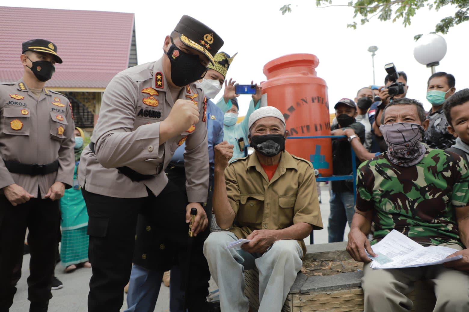 Kunker Ke Siak, Kapolda Riau Lakukan Peninjauan Pelaksanaan Vaksinasi Covid-19 Bagi Lansia Dan Pelajar