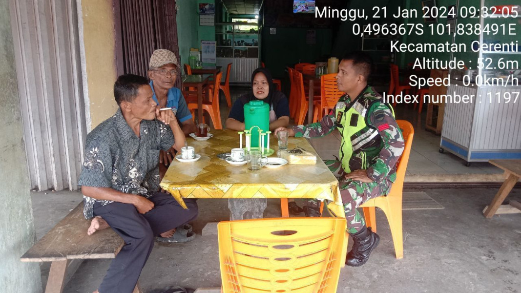 Babinsa Koramil 06/Cerenti Kodim 0302/Inhu Praka Fardan Sinaga Ajak Warga Tanamkan Nilai Nilai Pancasila Dalam Kehidupan Sehari Hari