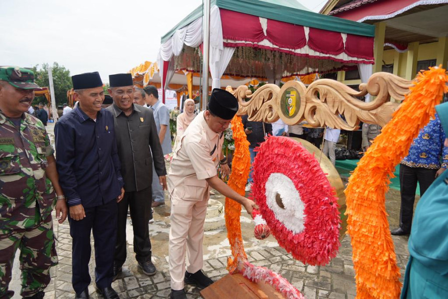 Bupati Suhardiman Di Sambut Riuh, Warga Ucapkan Terimakasih Atas  Kue Pembangunan Yang Sudah Terlaksana