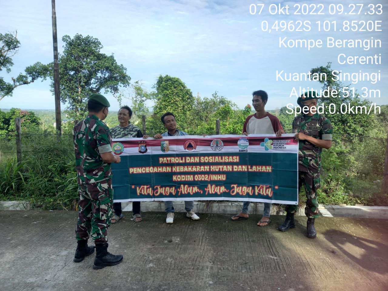 Babinsa Koramil 06/Cerenti Kodim 0302/ Inhu Terus Berikan Himbauan Dan Sosialisasi Tentang Bahaya Dari Karhutlah
