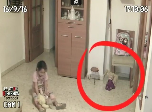 Putrinya Sering Mengeluh, Si Ayah Pasang CCTV di Rumahnya, Yang Dia Lihat Bikin Merinding