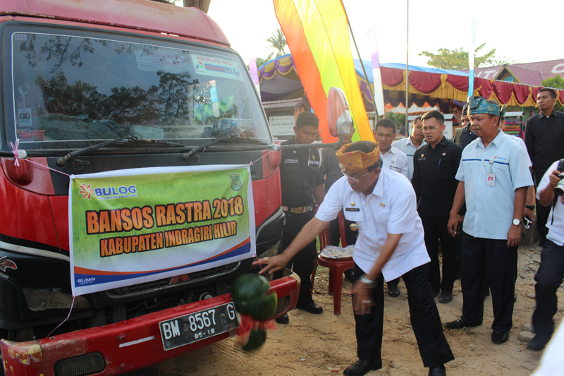Bupati Launching Penyerahan dan Sosialisasi Bansos Rastral Rakyat Miskin