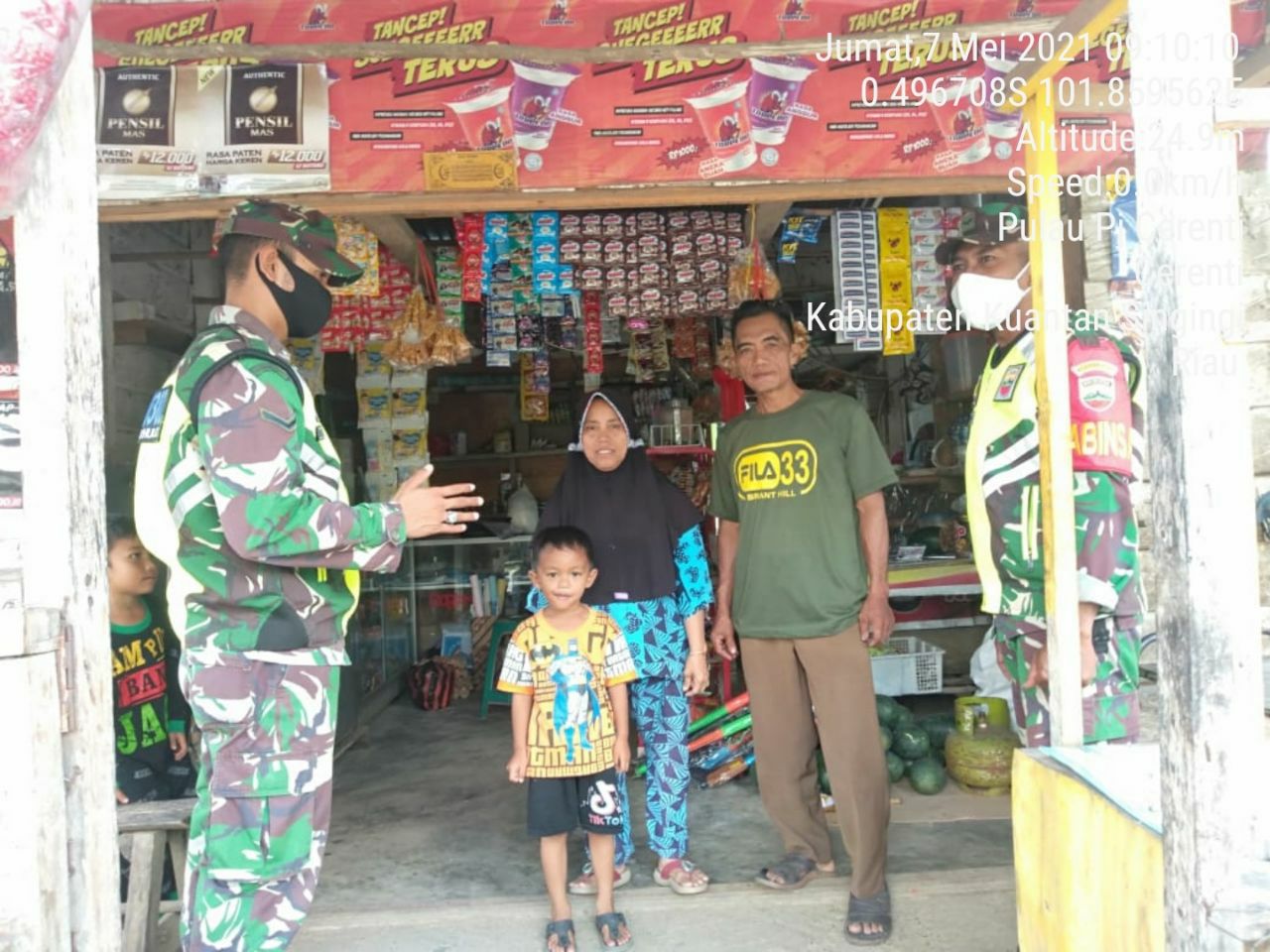 Penegakan Disiplin Protokol Kesehatan Oleh Babinsa Koramil 06/ Cerenti Dim 0302/Inhu di Desa Pulau Panjang Cerenti