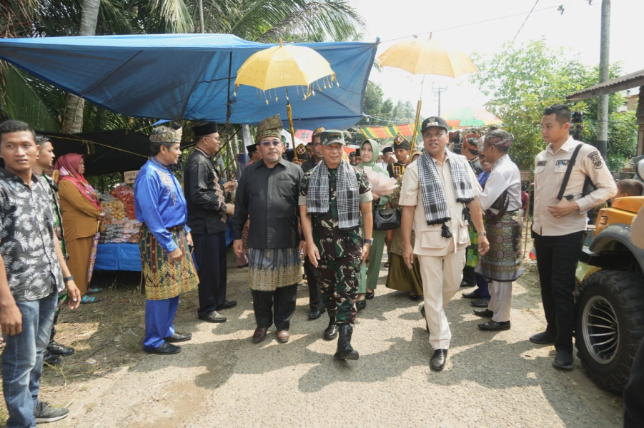 Buka Pacu Jalur Kari Bersama DANREM; Bupati Berharap Pelaksanaan Pacu Jalur Dapat 