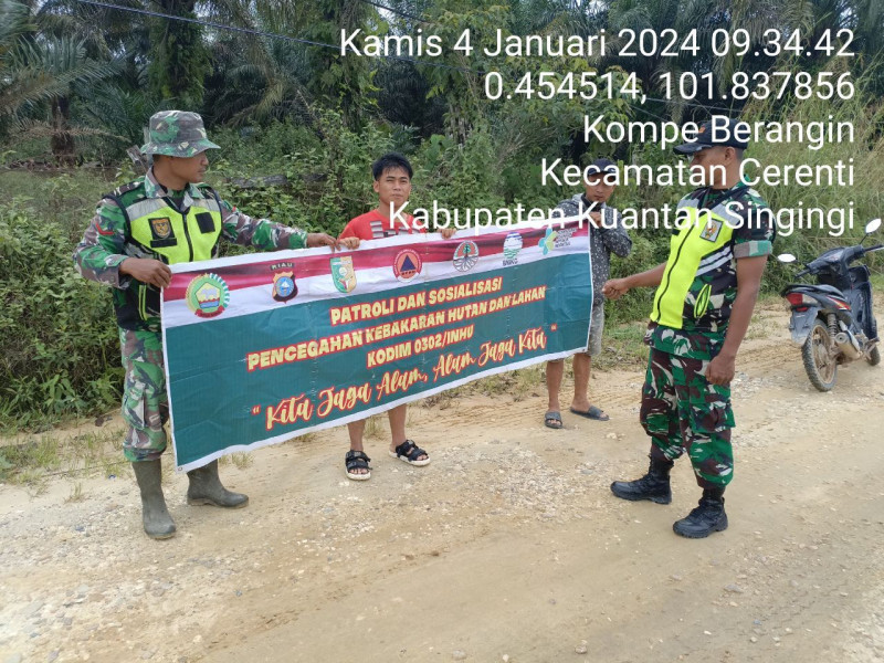 Di Desa Kompe Berangin Kecamatan Cerenti Para Babinsa Koramil 06/CERENTI Kodim 0302/Inhu Laksanakan Patroli Karhutla