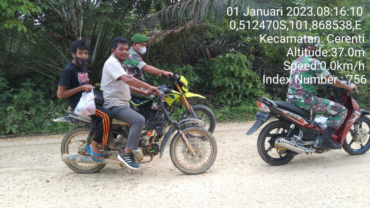 Babinsa Koramil 06/Cerenti Kodim 0302/Inhu Laksanakan Patroli Untuk Cegah Kebakaran Hutan Dan Lahan di Pulau Bayur 