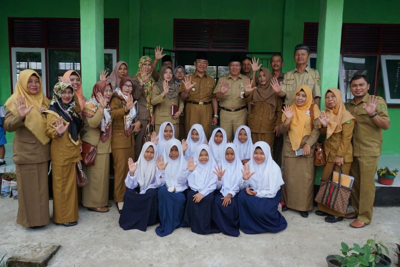 Usai Libur Panjang Pergantian Tahun, Bupati Wardan Sidak SMPN 1 Tembilahan