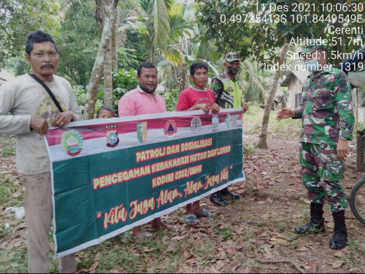 Babinsa Koramil 06/Cerenti Kodim 0302/Inhu Laksanakan SosialisasI Sebagai Upaya Untuk Mencegah Kebakaran Hutan Dan Lahan di wilayah Teritorialnya
