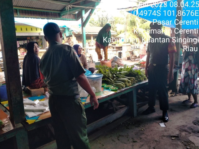 Babinsa Koramil 06/Cerenti Kodim 0302/Inhu Kopda M. Soleh Pantau Perkembangan Harga Sembako Di Wilayah Kecamatan Cerenti