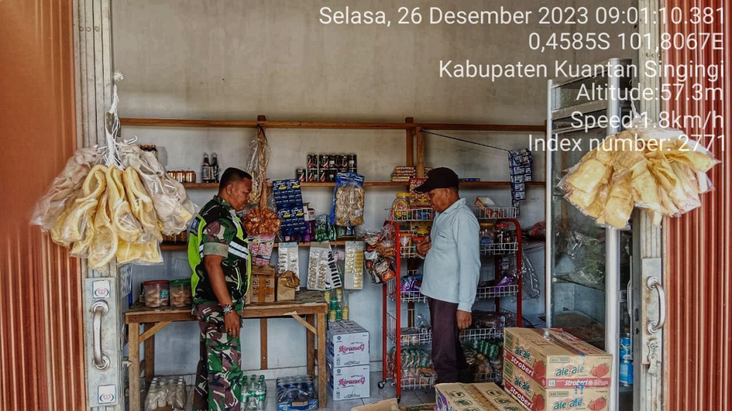 Babinsa Koramil 06/Cerenti  Kodim 0302/Inhu Pantau Perkembangan Harga Kebutuhan Pokok  di Kecamatan Inuman